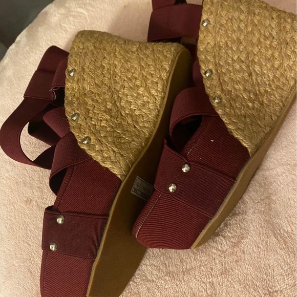 Wedge - Picture 3 of 6